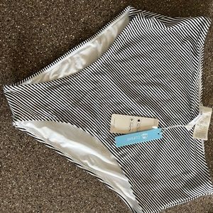 New Cupshe swim bottoms with tags. Smoke free home